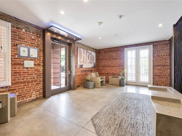 139 S Los Robles Avenue 302, Pasadena CA 91101