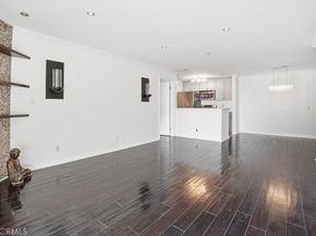 7320 Hawthorn Avenue 108, Los Angeles CA 90046