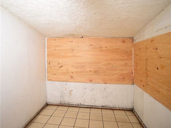 142 W 58th, Los Angeles CA 90037