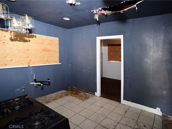 142 W 58th, Los Angeles CA 90037