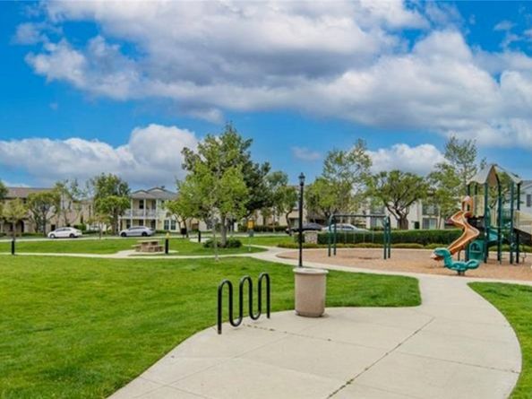 870 E Mountain D, Azusa CA 91702