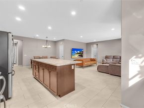 870 E Mountain D, Azusa CA 91702