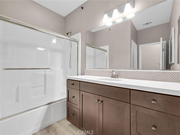 870 E Mountain D, Azusa CA 91702