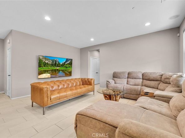 870 E Mountain D, Azusa CA 91702