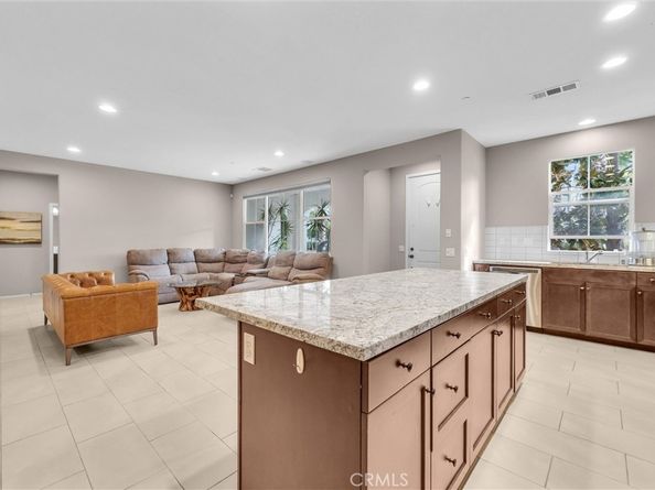 870 E Mountain D, Azusa CA 91702