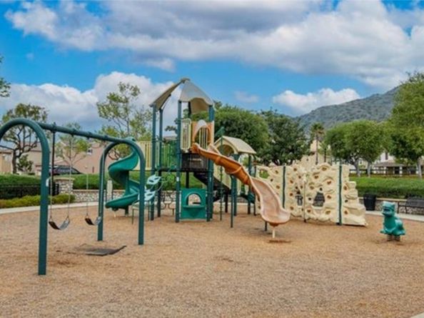 870 E Mountain D, Azusa CA 91702