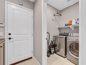 870 E Mountain D, Azusa CA 91702