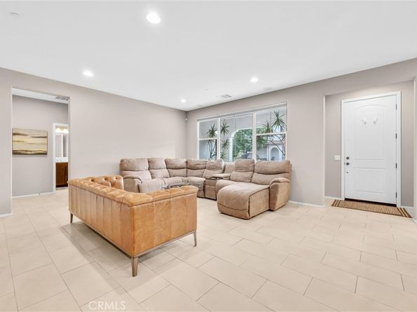 870 E Mountain D, Azusa CA 91702