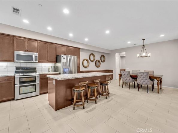 870 E Mountain D, Azusa CA 91702