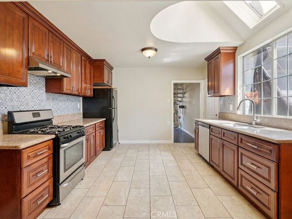 1211 E Leigh Court, Long Beach CA 90806