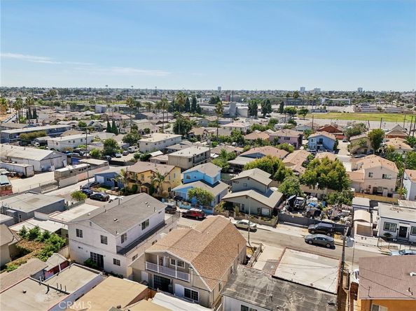 1211 E Leigh Court, Long Beach CA 90806