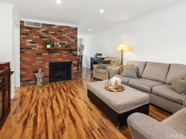 7715 Via Napoli, Los Angeles CA 91504