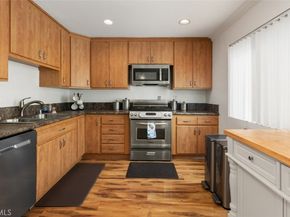 7715 Via Napoli, Los Angeles CA 91504