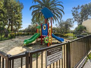 7715 Via Napoli, Los Angeles CA 91504