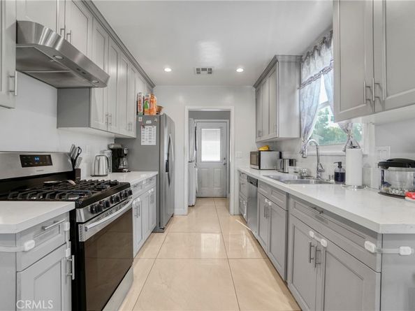 7663 Shadyglade Avenue, North Hollywood CA 91605