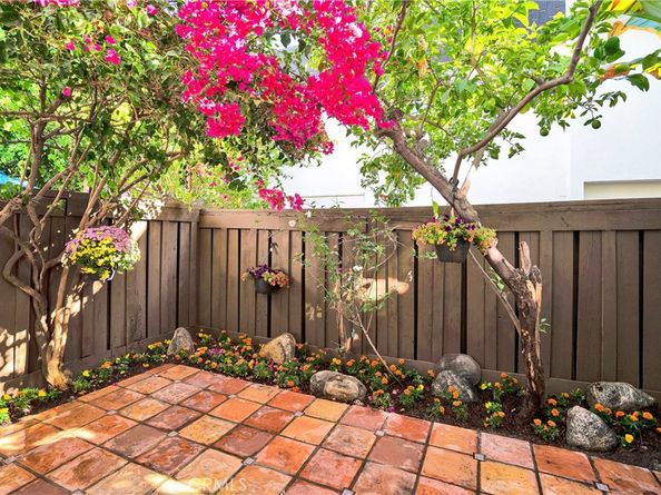 10803 Blix Street 2, Toluca Lake CA 91602