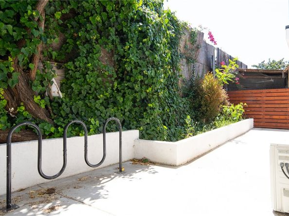 3468 W 71st Street W, Los Angeles CA 90043