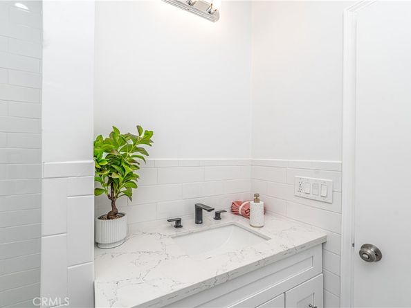 5728 6th Avenue, Los Angeles CA 90043