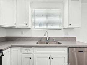 530 W 43rd, Los Angeles CA 90037