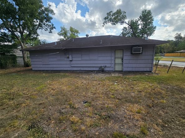 5703 Belneath Street, Houston TX 77033