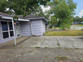 5703 Belneath Street, Houston TX 77033