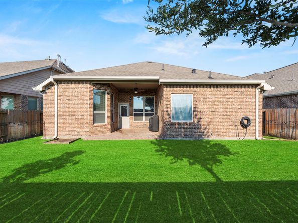 8826 E Coral Honeysuckle Loop, Cypress TX 77433