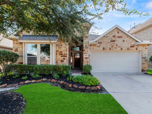 8826 E Coral Honeysuckle Loop, Cypress TX 77433