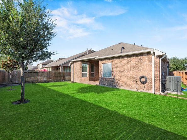 8826 E Coral Honeysuckle Loop, Cypress TX 77433