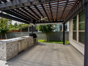 86 S Waterbridge Drive, Tomball TX 77375