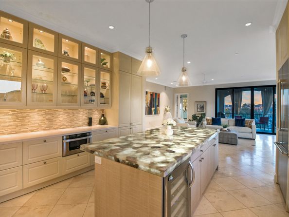 2221 Welch Street 401, Houston TX 77019