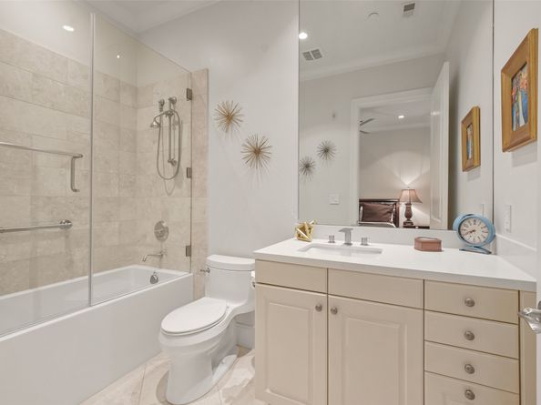 2221 Welch Street 401, Houston TX 77019