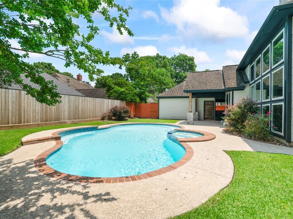1806 Quiet Country Court, Kingwood TX 77345