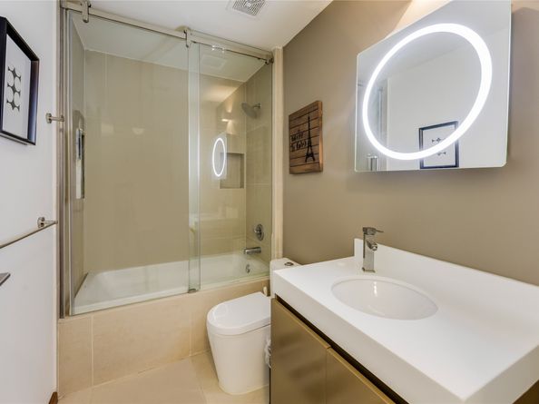 2007 Eagle Street, Houston TX 77004