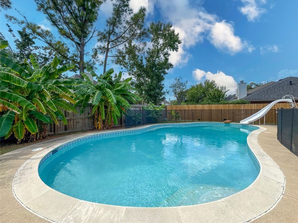 3015 Signal Hill Drive, Friendswood TX 77546
