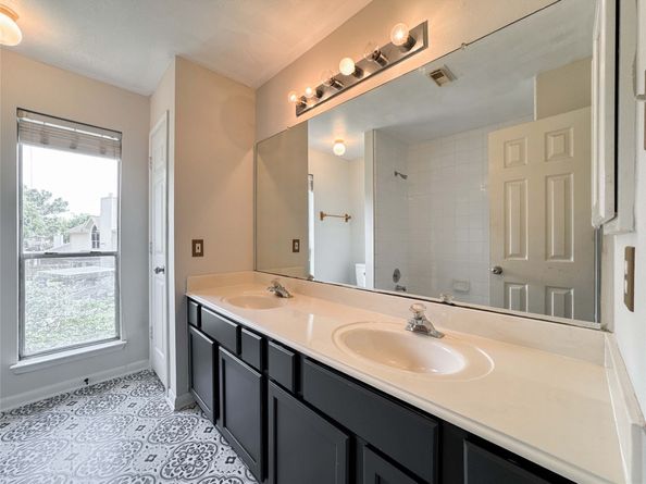 3015 Signal Hill Drive, Friendswood TX 77546