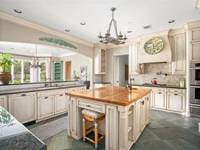 4 Glendenning Lane, Houston TX 77024
