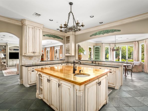 4 Glendenning Lane, Houston TX 77024