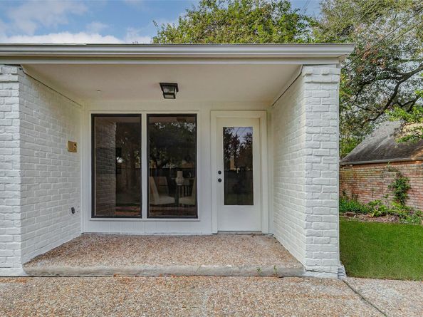 10303 Chevy Chase Drive, Houston TX 77042