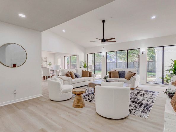 10303 Chevy Chase Drive, Houston TX 77042