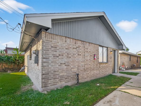 8814 Manus Street 111, Houston TX 77093