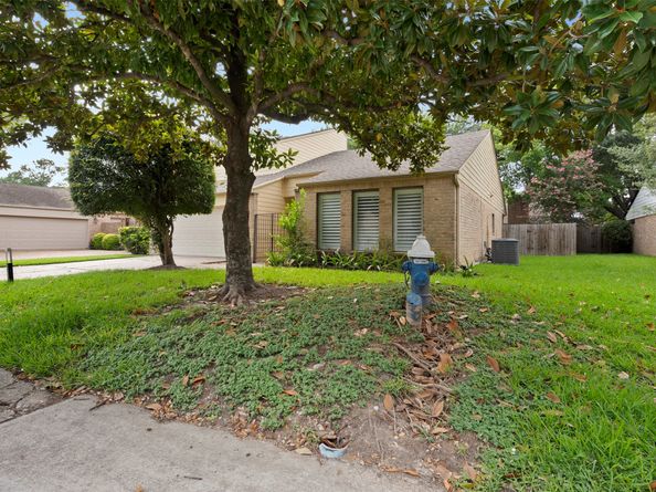310 W Fair Harbor Lane, Houston TX 77079