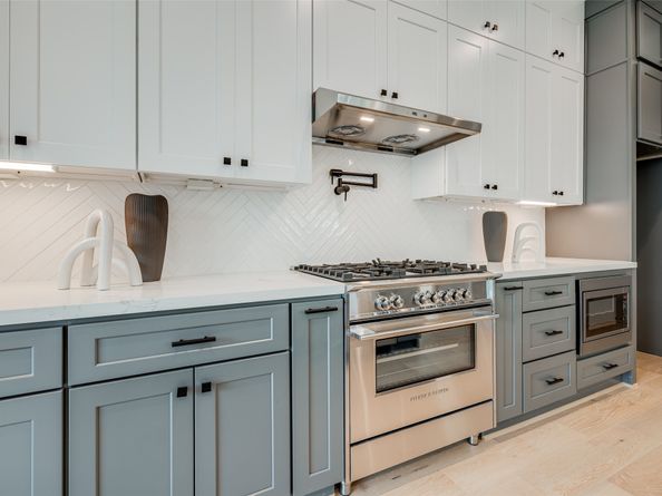 2213 WHITNEY Street, Houston TX 77006