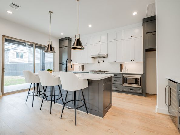 2213 WHITNEY Street, Houston TX 77006