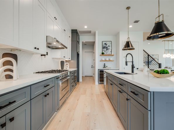 2213 WHITNEY Street, Houston TX 77006