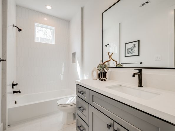 2213 WHITNEY Street, Houston TX 77006