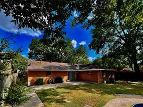 1143 Shadeland Dr, Houston TX 77043