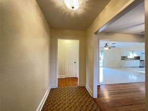 1143 Shadeland Dr, Houston TX 77043