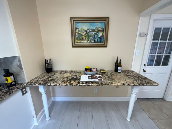 1143 Shadeland Dr, Houston TX 77043