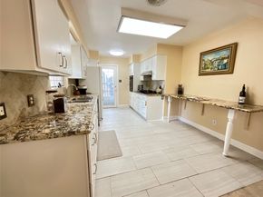 1143 Shadeland Dr, Houston TX 77043