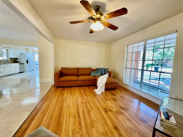 1143 Shadeland Dr, Houston TX 77043